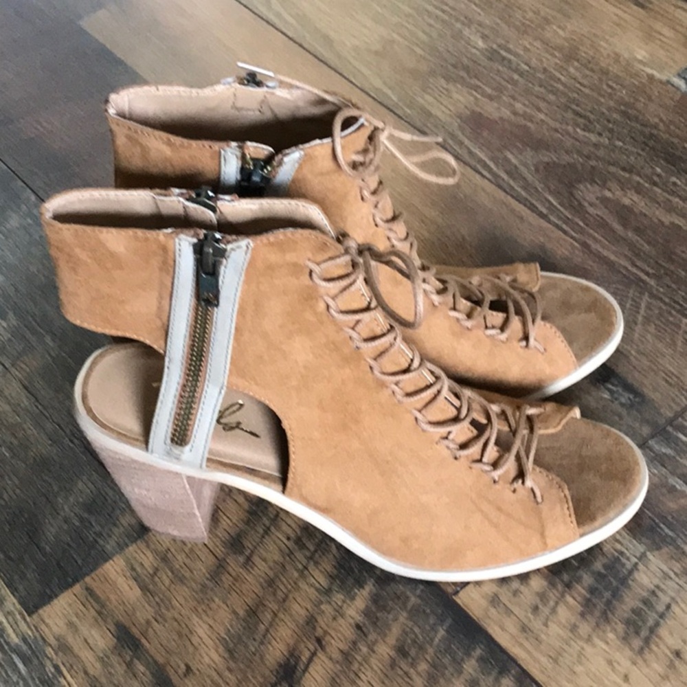Rebels Shootie Sandals